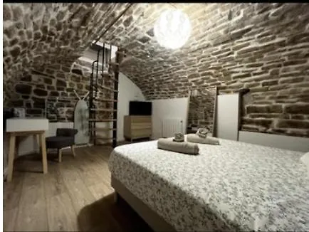 Charme Et Cave A 아파트
