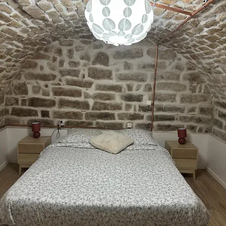 Charme Et Cave A 아파트 퐁텐블로